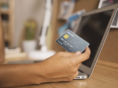uso de tarjeta de crédito en la laptop